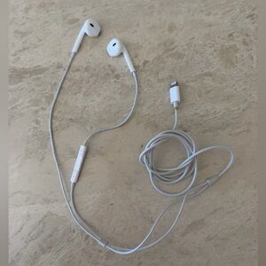 Apple White Wired EarPods with Lightning Connector